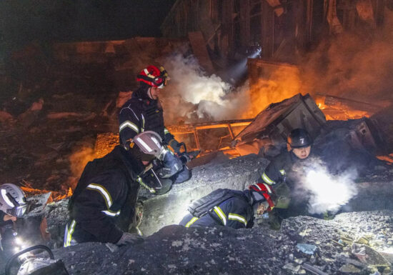 <span style="color:#990000;">Ziua 1424</span> Incendii misterioase lângă Moscova. Armistițiu temporar la Zaporojie. Mariupolul ocupat rămâne în beznă și frig. Discuții-cheie despre pace