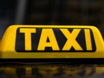 Cei trei puști care au înjunghiat un taximetrist și-au planificat din timp fapta. Au vrut să omoare șoferul și să-i fure mașina și încasările