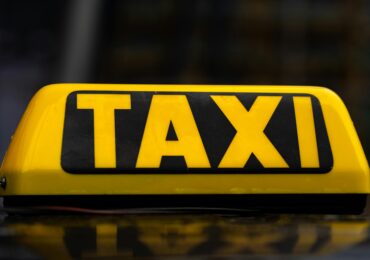 18 companii de taxi și două organizații ale transportatorilor au fost amendate de Consiliul Concurenței cu aproape 800.000 de euro