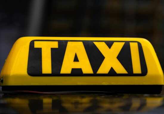 Cei trei puști care au înjunghiat un taximetrist și-au planificat din timp fapta. Au vrut să omoare șoferul și să-i fure mașina și încasările