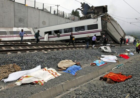 Un român era într-unul dintre trenurile deraiate din Spania. Fix la momentul impactului vorbea cu familia