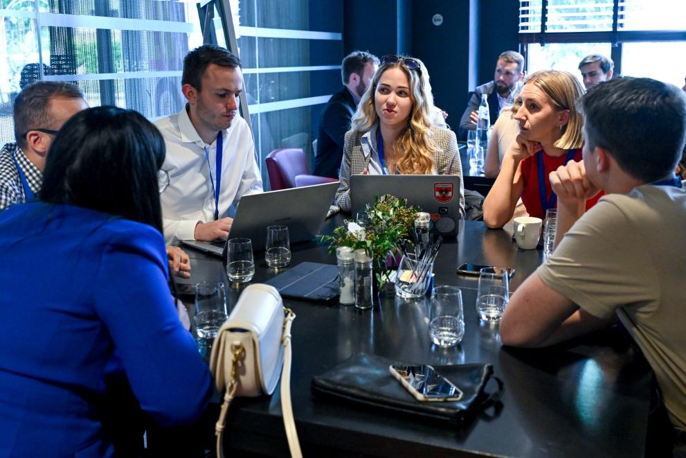 Cum ne putem asigura că noul Pachet Energie pentru Cetățeni îi implică eficient pe locuitorii din UE într-un viitor cu energie curată?