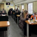 Căile Ferate ale Ucrainei sunt de neînfrânt: Vagoane speciale pentru cei care vor să se încălzească (Foto)