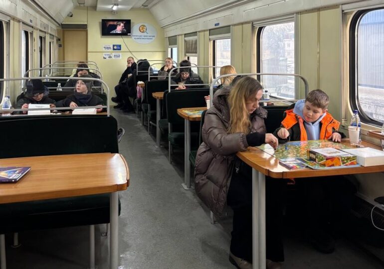 Cum rezistă Ucraina în frig și război: „Vagoane de invincibilitate”, deschise la Kiev (Foto)