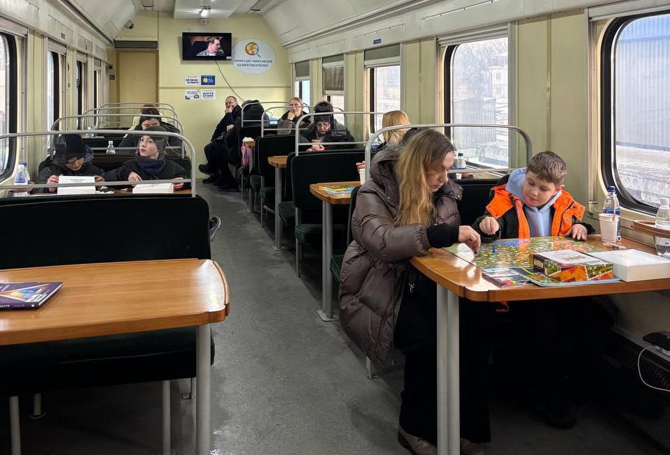 Căile Ferate ale Ucrainei sunt de neînfrânt: Vagoane speciale pentru cei care vor să se încălzească (Foto)