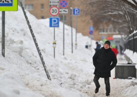Stare de urgență într-o zonă din Rusia unde nămeții ajung până la etajul 2. Doi bărbați au murit striviți de zăpadă (Video)