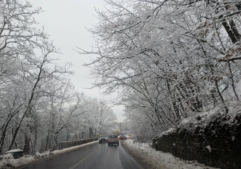 România, în viscol și ger. Școli închise, probleme în trafic și pe calea ferată. Ministerul Energiei: consumul de gaze ar putea crește cu 20%