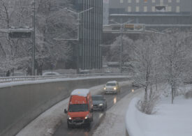 Situația traficului, duminică dimineață: drumuri județene închise, întârzieri pe Aeroportul Otopeni și restricții pentru camioane