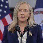 Cine e Abigail Spanberger, democrata care l-a înfruntat pe Trump în Congres: Președintele a mințit, a găsit țapi ispășitori, a deturnat atenția și nu a oferit soluții reale (Video)