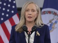 Cine e Abigail Spanberger, democrata care l-a înfruntat pe Trump în Congres: Președintele a mințit, a găsit țapi ispășitori, a deturnat atenția și nu a oferit soluții reale (Video)