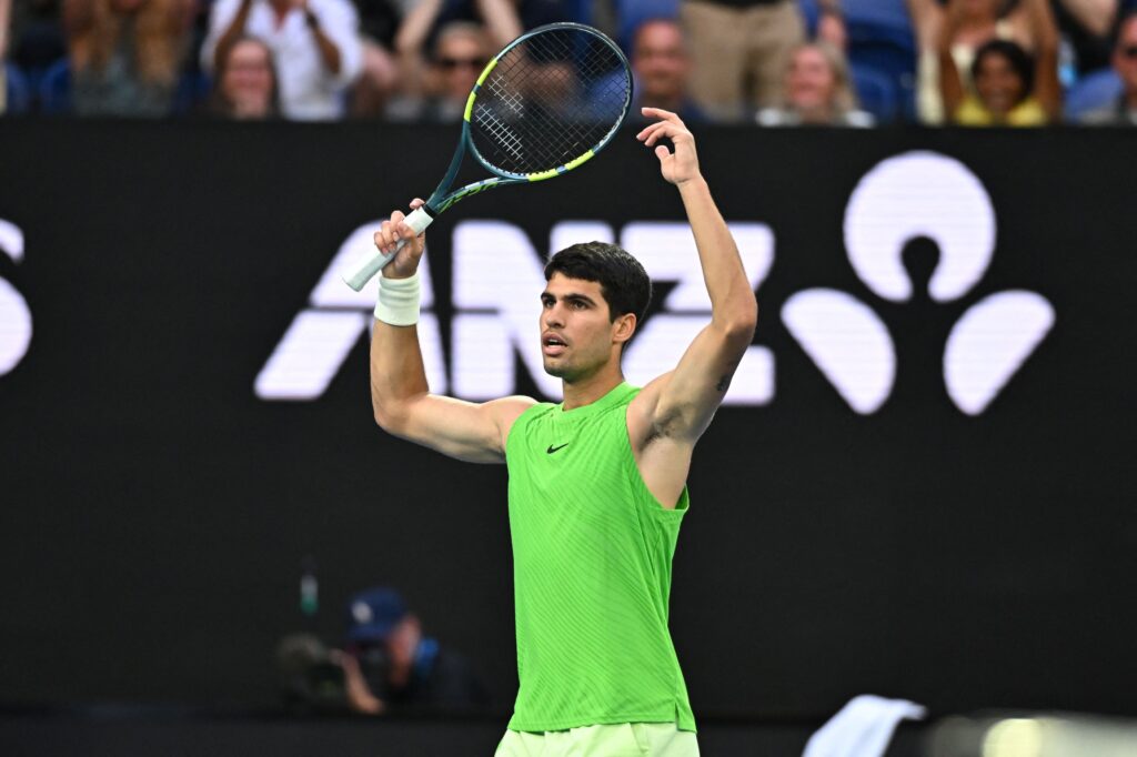 Carlos Alcaraz câștigă în premieră Australian Open după o finală de poveste cu Novak Djokovici