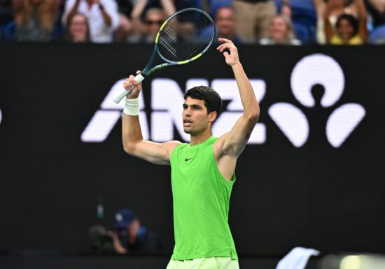 Carlos Alcaraz câștigă în premieră Australian Open după o finală de poveste cu Novak Djokovici