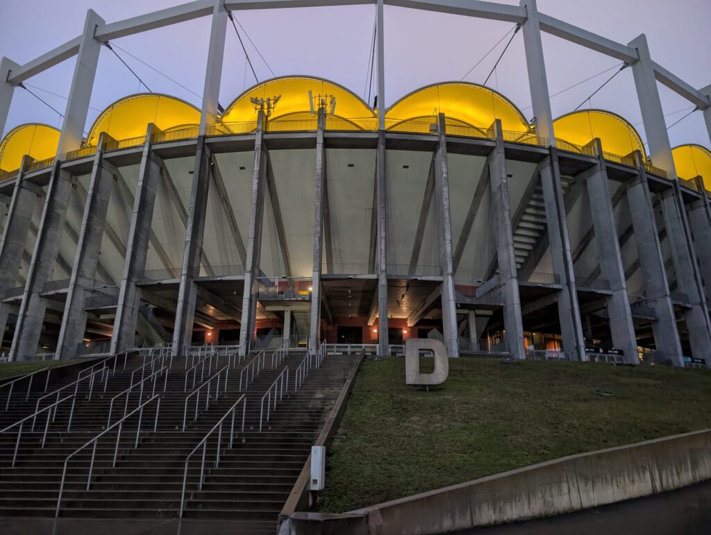 Arena Națională consumă curent cât 1.700 de apartamente. Când ține becul aprins non-stop, cât vine factura și cum ar putea face economie primarul Ciucu