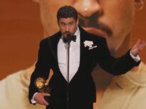 Casa Albă a schimbat versurile unei piese a lui Bad Bunny, unul dintre cei mai cunoscuți critici ai lui Trump, și a folosit-o într-un clip despre deportări