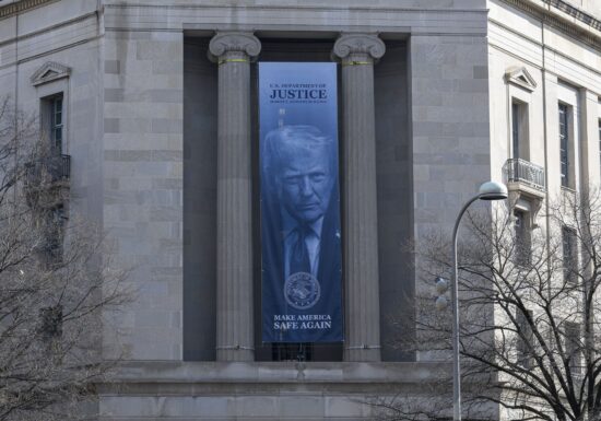 New York Times: Statele Unite nu mai sunt liderul lumii libere. Polițistul mondial a devenit corupt