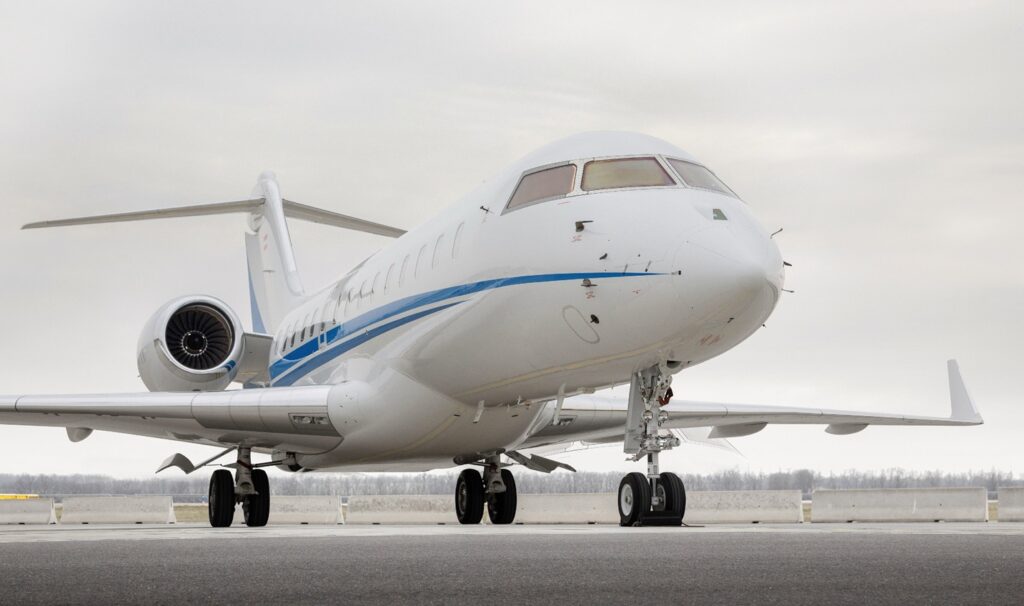 Nicușor Dan a plecat în SUA cu avionul lui Ion Țiriac. Cât costă un zbor până la Washington