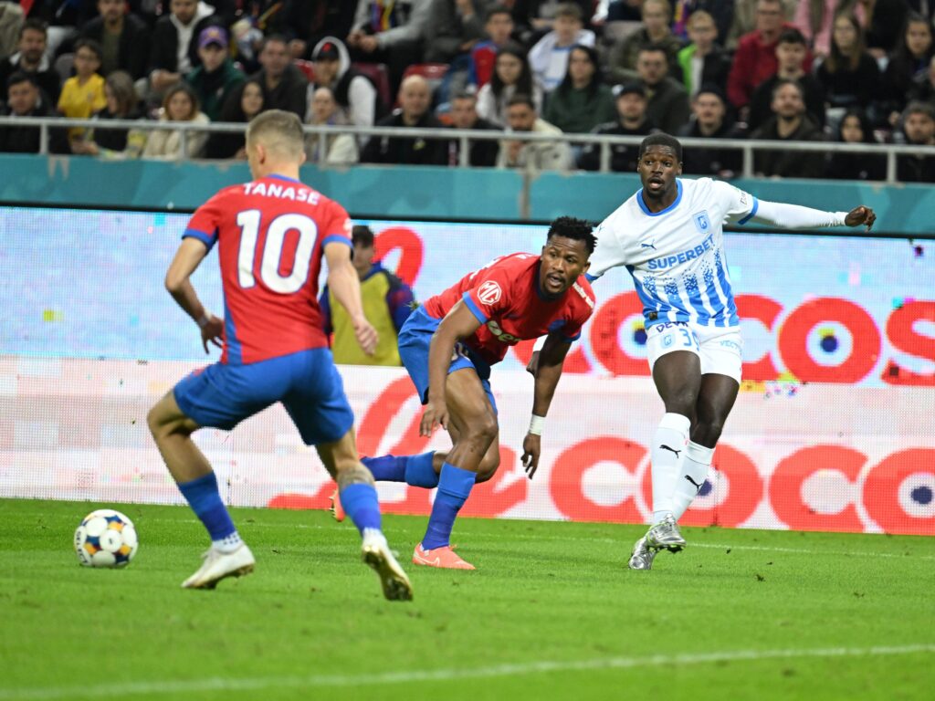 Universitatea Craiova o bate pe FCSB, care este cu spatele la zid în lupta pentru play-off