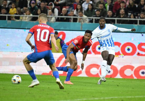 Universitatea Craiova o bate pe FCSB, care este cu spatele la zid în lupta pentru play-off