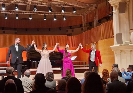 Tenorul Ștefan von Korch și invitații au celebrat iubirea în recitalul "Vivo per lei," pe scena Filarmonicii de Stat din Sibiu