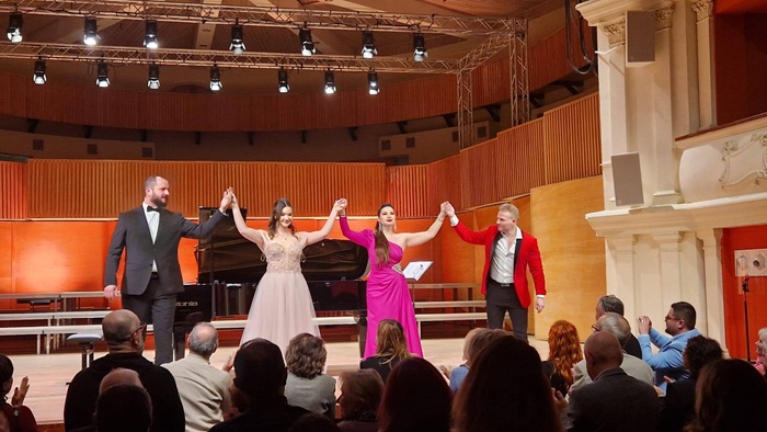 Tenorul Ștefan von Korch și invitații au celebrat iubirea în recitalul "Vivo per lei," pe scena Filarmonicii de Stat din Sibiu