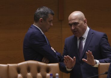 Bloomberg: România riscă instabilitate politică fără „un plan pentru ziua de după” căderea Guvernului