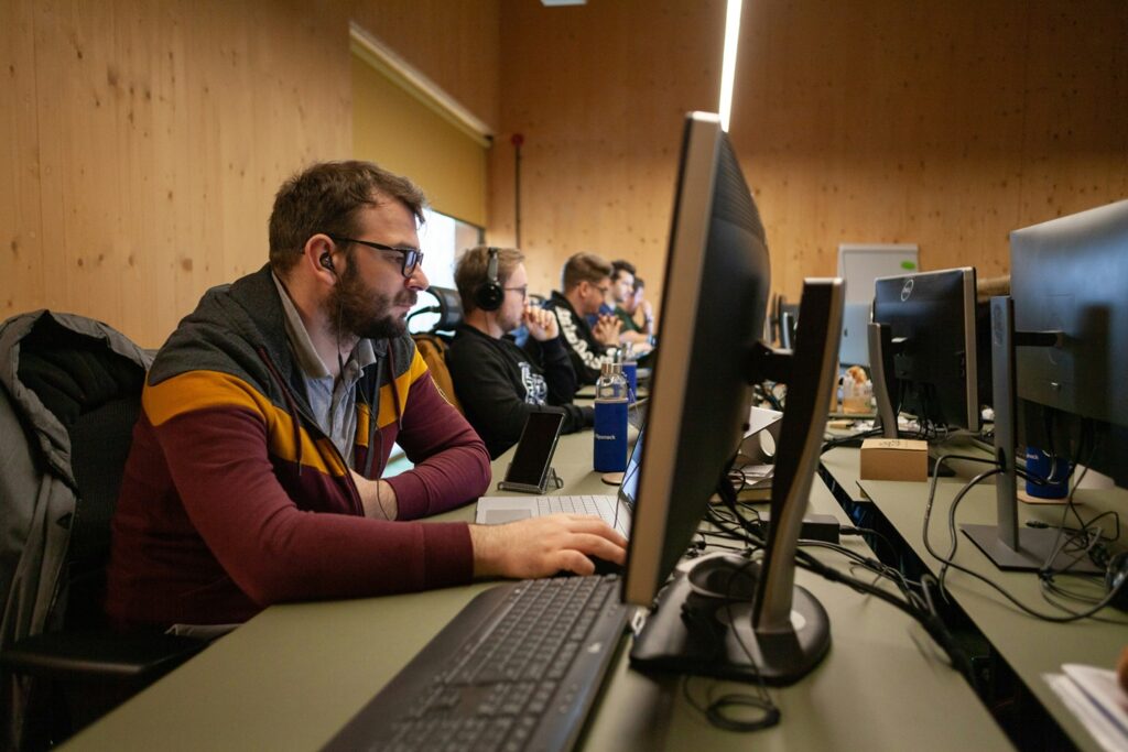 Se caută IT-iști pentru platforma prin care sunt gestionate fondurile europene: Salariile oferite și cerințele de angajare