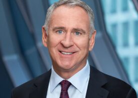 Un miliardar de pe Wall Street acuză administrația Trump că ia decizii profitabile pentru propriile familii