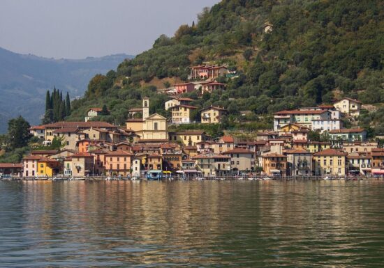 Insula „secretă” din Europa unde mașinile sunt complet interzise. Turiștii sunt cuceriți de traseele spectaculoase