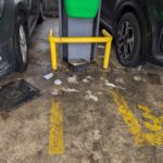 Investiție majoră, abandonată în mizerie: de ce nu face nici până azi PMB curățenie la parcarea supraetajată din Pantelimon