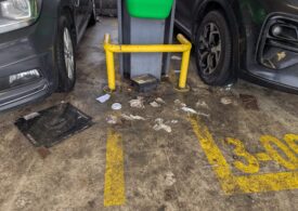 Investiție majoră, abandonată în mizerie: de ce nu face nici până azi PMB curățenie la parcarea supraetajată din Pantelimon