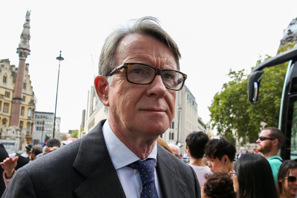 Fostul ambasador britanic în SUA Peter Mandelson a fost arestat în dosarul Epstein