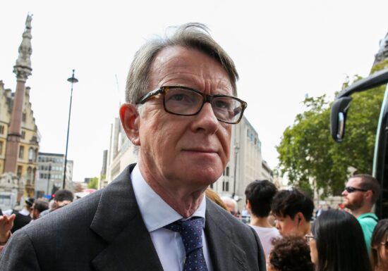 Fostul ambasador britanic în SUA Peter Mandelson a fost arestat în dosarul Epstein