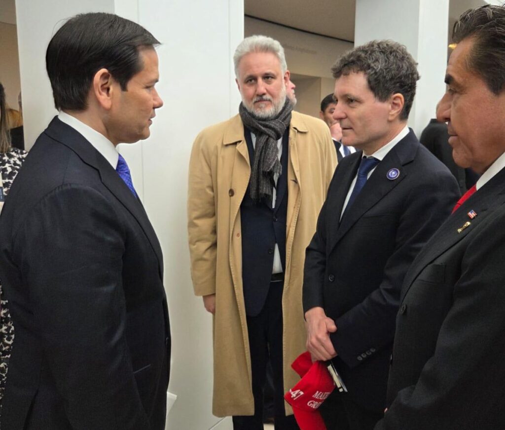 Nicușor Dan a primit o șapcă MAGA de la Rubio, dar au discutat doar „chestiuni de politețe”. O glumă pentru gafa lui Trump (Video)