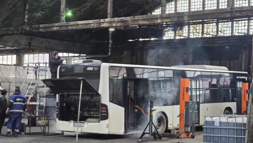 Ciucu a făcut o vizită inopinată la Autobaza STB Floreasca: Lucrurile nu arată deloc bine, condițiile sunt execrabile (Foto)