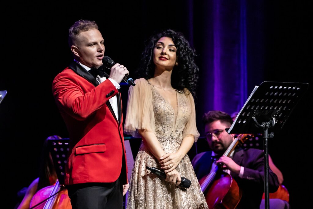 „Vivo per le” – concertul pop-opera al primăverii cu tenorul Ștefan von Korch și soprana Oana Maria Șerban în premieră la Filarmonica Târgu Mureș pe 5 martie