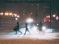 Viscol în București și 12 județe: Nu este exclus codul roșu. Curse reținute la sol pe Aeroportul Otopeni, porturi închise și blocaje pe șosele (Video)