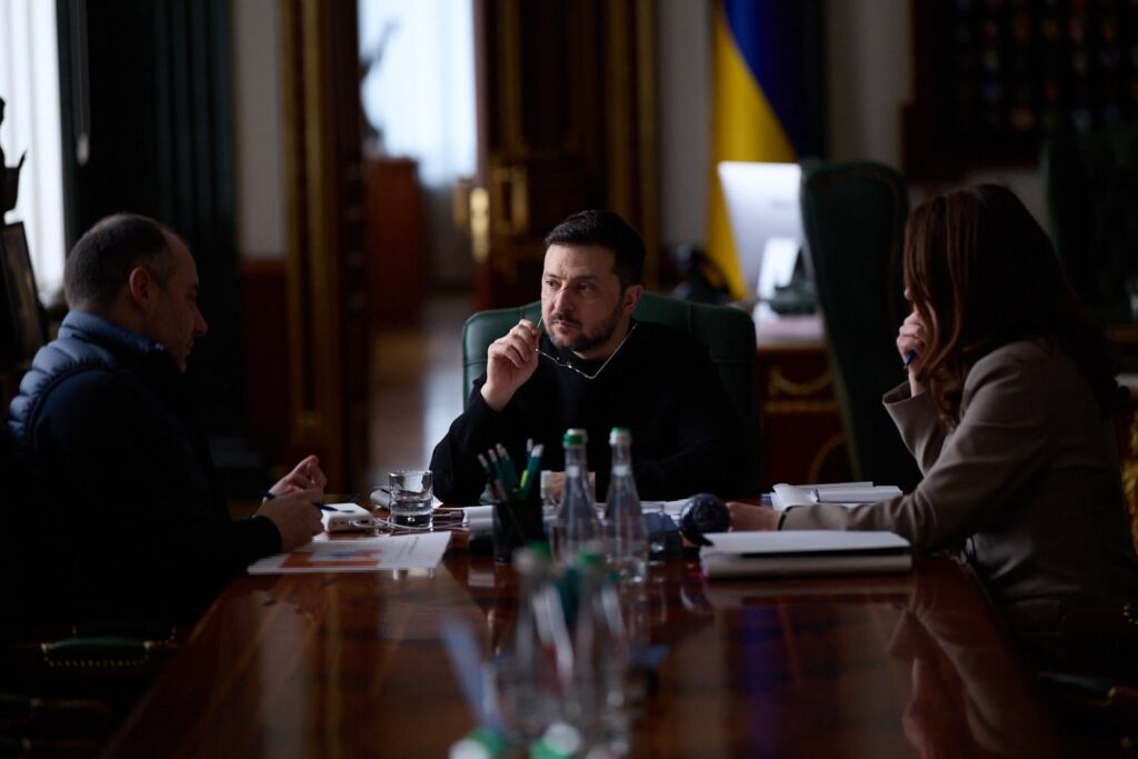 Wall Street Journal: Zelenski le-a spus consilierilor că negocierile au eșuat și le-a cerut un plan pentru încă 3 ani de război