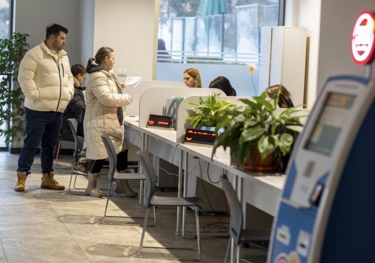 Cum poate fi ocolită reforma lui Bolojan: Un primar explică „trucul” legal pentru a evita concedierile