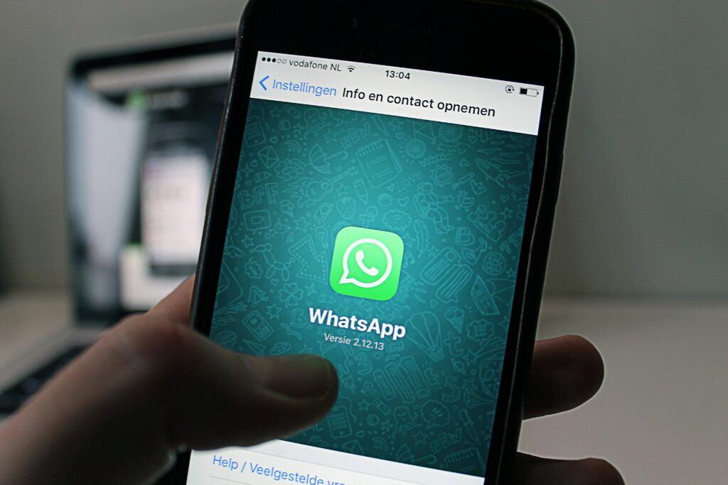 Rusia încearcă să blocheze WhatsApp și să împingă utilizatorii spre aplicația Max, controlată de stat