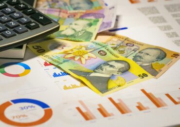 S&P avertizează România: Ratingul poate fi redus dacă impasul politic se prelungește