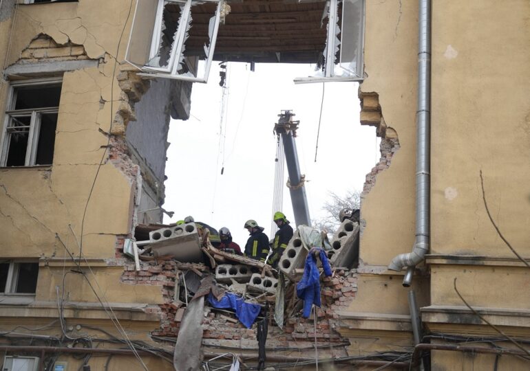 <span style="color:#990000;">Ziua 1441</span> S-a terminat pauza cerută de Trump, Kievul din nou sub atac. Plan de răspuns militar al aliaților dacă rușii strică pacea. Ce pregătește Moscova în coasta Finlandei