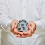 Cât costă, de fapt, să închiriezi un apartament în 2026? Taxe, garanții și comisioane ascunse