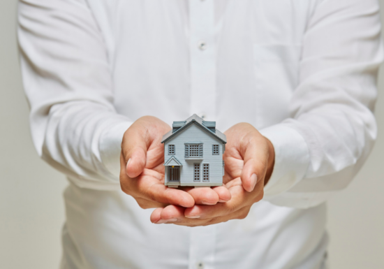 Cât costă, de fapt, să închiriezi un apartament în 2026? Taxe, garanții și comisioane ascunse