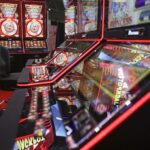 Dosarul „Las Vegas”, rețeaua care ar fi împărțit profitul cu frații Tate, blocat doi ani în instanță. Faptele riscă să se prescrie