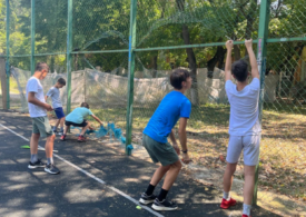 Sectorul 1: un teren de fotbal inaugurat cu poze, dar care nu exista, în actele primăriei. Copiii plătesc haosul administrativ