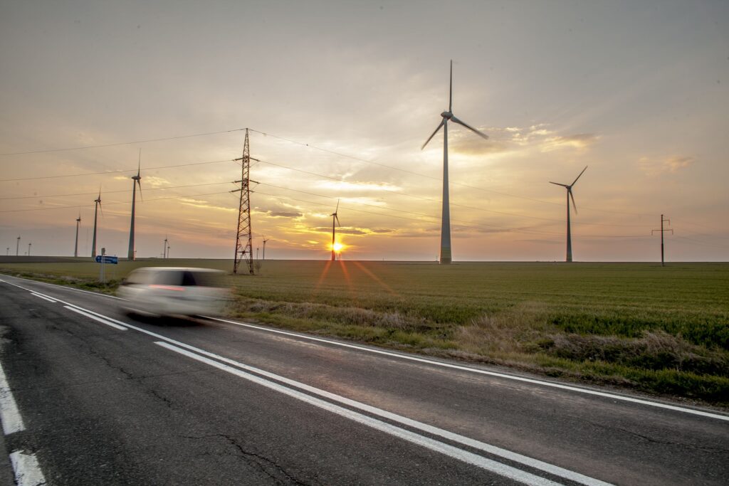 The Guardian: România a găsit „Sfântul Graal” al tranziției energetice. Dar poate menține ritmul?