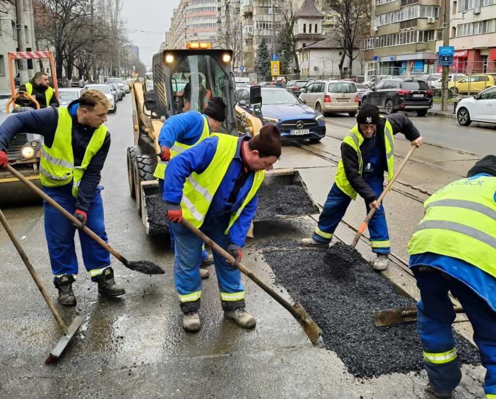 A început plombarea gropilor din București – au fost identificate până acum 585, pe 76 de artere