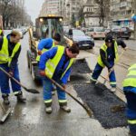 A început plombarea gropilor din București – au fost identificate până acum 585, pe 76 de artere