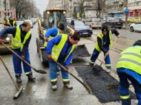 A început plombarea gropilor din București – au fost identificate până acum 585, pe 76 de artere