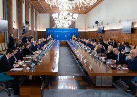 Discuții la guvern pe relansarea economică. Patronatele: Deja se văd „mugurii unei crize”. Sindicatele cer evaluări instituție cu instituție (Video)